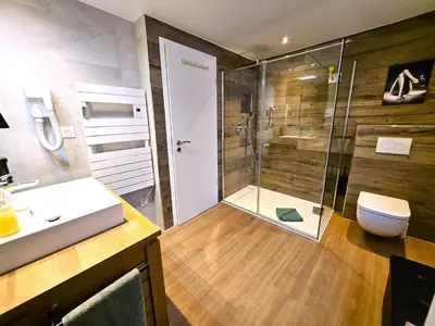 Salle de bains dans l'établissement Magnifique T2-Chez François et Kamila - Centre historique- Parking privé 50m de l'appartement- balcon avec vue