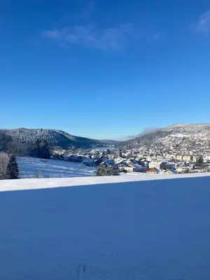 Vue générale sur la montagne ou vue sur la montagne depuis l'appartement