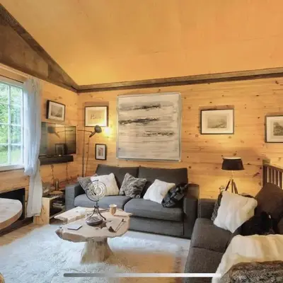 Authentic mountain cabin with river at 900m lake
