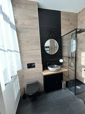 Salle de bains dans l'établissement Studio Sylvinite