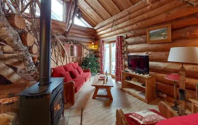 Télévision ou salle de divertissement dans l'établissement Chalet mishka