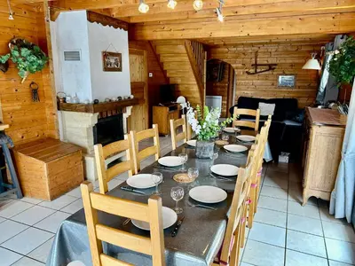 Restaurant ou autre lieu de restauration dans l'établissement Chalet Le Roncing