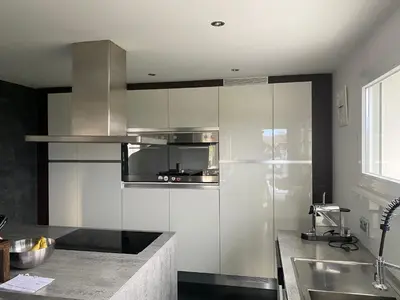 Cuisine ou kitchenette dans l'établissement Maison et son jardin