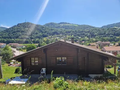 Vue générale sur la montagne ou vue sur la montagne depuis le chalet