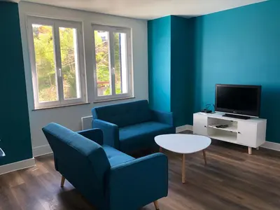 Télévision ou salle de divertissement dans l'établissement Les Coteaux