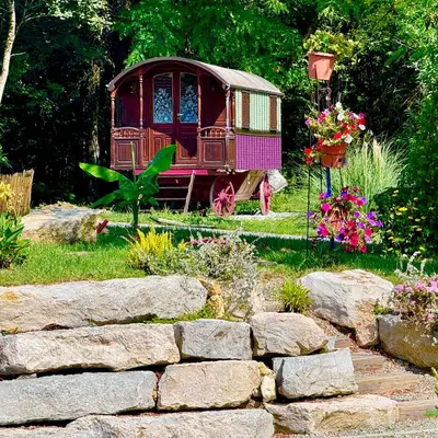 Jardin de l'établissement la Roulotte du Pont Sarrazin