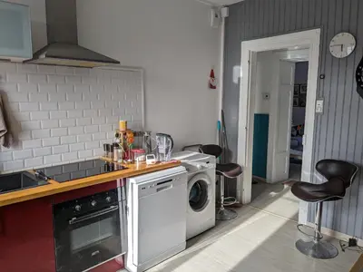Cuisine ou kitchenette dans l'établissement Chambre privée, parking gratuit