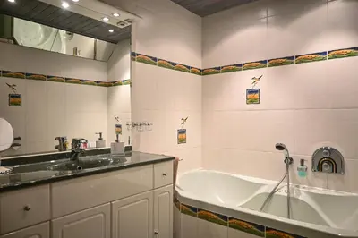 Salle de bains dans l'établissement Villa La Romance - Villa Spacieuse & Luxueuse - Parking Gratuit