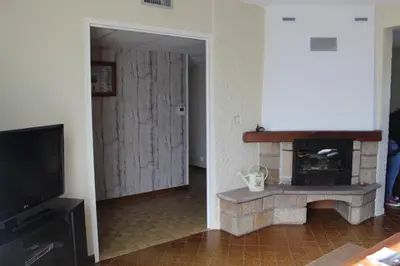 Télévision ou salle de divertissement dans l'établissement Gîte le Haut de la Marche