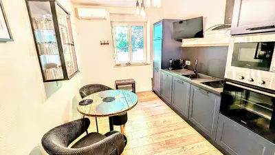 Cuisine ou kitchenette dans l'établissement T1 Nature et Balnéothérapie