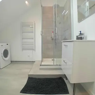 Salle de bains dans l'établissement Le repaire du 3e