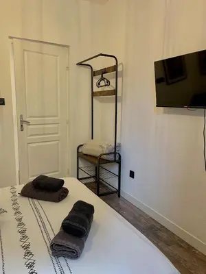 Télévision ou salle de divertissement dans l'établissement L'univers automobile au coeur de Mulhouse
