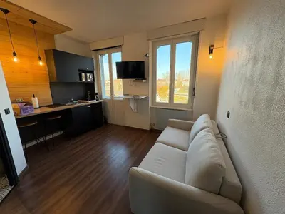 Cuisine ou kitchenette dans l'établissement Modern Studio in Mulhouse Perfect for a Stay