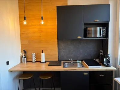 Cuisine ou kitchenette dans l'établissement Modern Studio in Mulhouse Perfect for a Stay