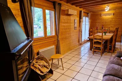 Coin salon dans l'établissement Chalet de montagne à La Bresse, proche des pistes de ski et des lacs