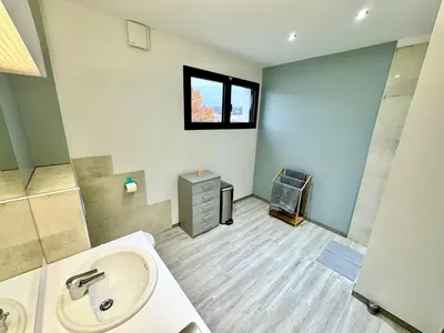Salle de bains dans l'établissement Chambre pour 2 au calme climatisée