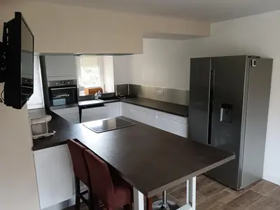 Cuisine ou kitchenette dans l'établissement Maison village
