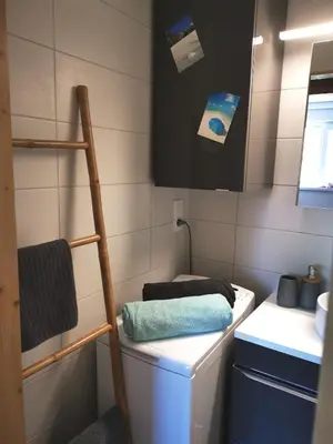 Salle de bains dans l'établissement Joli meublé calme et proche commodités