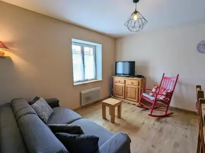 Télévision ou salle de divertissement dans l'établissement Charmante maison à Xonrupt-Longemer, 80 m² avec jardin