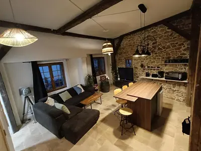 Cuisine ou kitchenette dans l'établissement Grange rénovée dans cour privée avec jardin sur les remparts