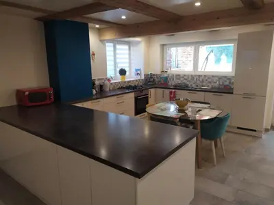 Cuisine ou kitchenette dans l'établissement La maison des trois frontières