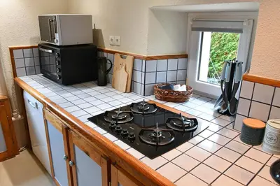 Cuisine ou kitchenette dans l'établissement l'Essentiel Proche Kaysersberg & Lacblanc
