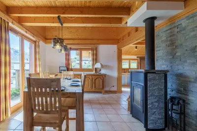 Cuisine ou kitchenette dans l'établissement Chalet Le Bas du Paradis