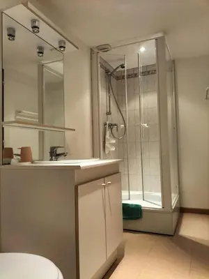 Salle de bains dans l'établissement Gite les Baudy - group for 20 people