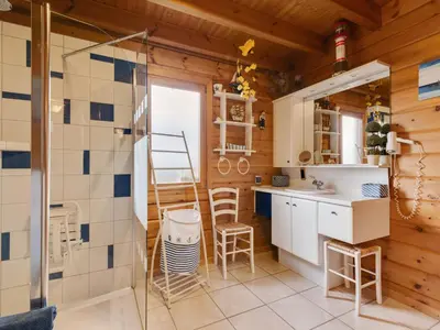 Salle de bains dans l'établissement Nature Chalet in Abbévillers