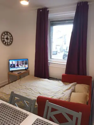 Télévision ou salle de divertissement dans l'établissement Le Cosy Appart' Zen - jusqu'à 6p