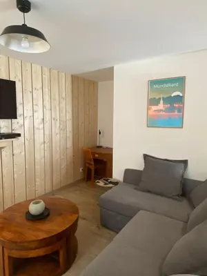 Coin salon dans l'établissement Maison de ville - Parking privé
