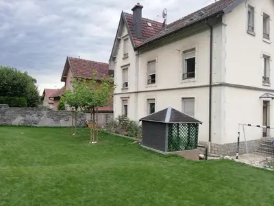 Jardin de l'établissement Les 2 suites de Belfort 184m2 Centre Parkings