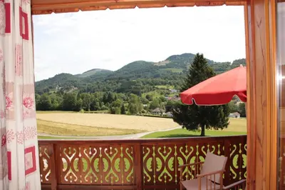 Vue générale sur la montagne ou vue sur la montagne depuis l'appartement