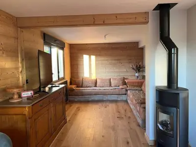 Cuisine ou kitchenette dans l'établissement Superbe Chalet refait à neuf, idéal famille, Sportifs 2 nuits minimum