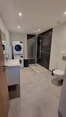 Salle de bains dans l'établissement L'atelier - logement neuf 3 étoiles sur la route des vins d'Alsace
