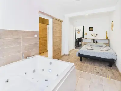 Un ou plusieurs lits dans un hébergement de l'établissement Cocon Zen Balneo - Appartement RDC proche centre Mulhouse