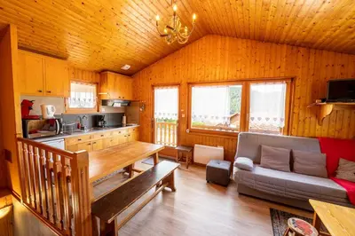 Télévision ou salle de divertissement dans l'établissement Chalet Paradis, panoramic view, garden & terrace