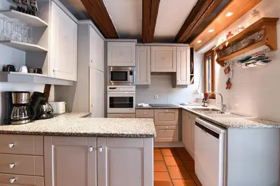 Cuisine ou kitchenette dans l'établissement Manala - Maison Alsacienne avec Terrasse