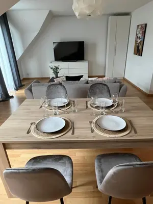 Télévision ou salle de divertissement dans l'établissement Alexander Home with parking and terrace