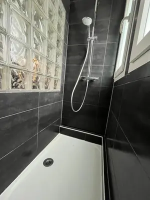 Salle de bains dans l'établissement Alexander Home with parking and terrace