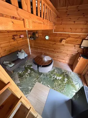 Salle de bains dans l'établissement Cabane domaine du morbues