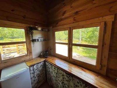 Cuisine ou kitchenette dans l'établissement Cabane domaine du morbues