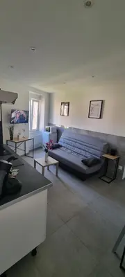 Coin salon dans l'établissement Magnifique studio meublé