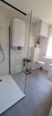 Salle de bains dans l'établissement Magnifique studio meublé