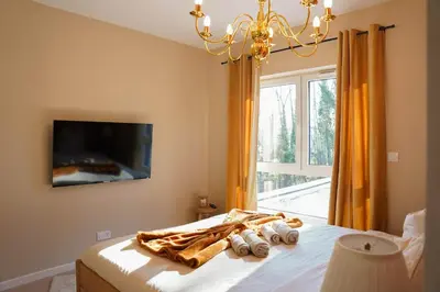 Un ou plusieurs lits dans un hébergement de l'établissement Superbe maison au calme avec stationnement gratuit