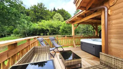 Balcon ou terrasse dans l'établissement Gite panoramique et Spa de Liézey Les Jonquilles