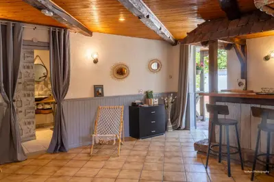 Coin salon dans l'établissement Chalet du Rhin, le coin de Mut en Alsace proche Europa Park