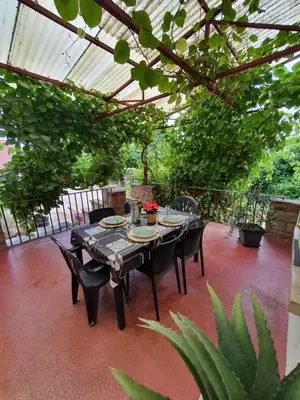 Jardin de l'établissement gite spacieux, calme avec terrasse