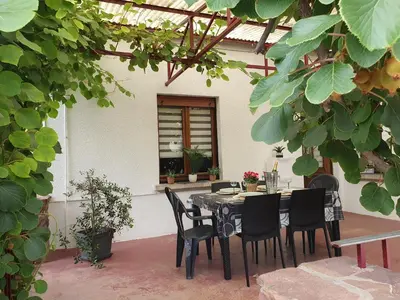 Jardin de l'établissement gite spacieux, calme avec terrasse