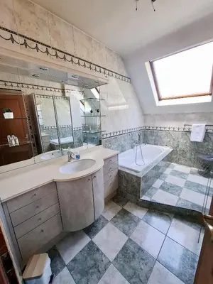 Salle de bains dans l'établissement Grand Appartement avec Balcon, au coeur du vignoble